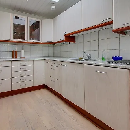 Three-bedroom Holiday In * Hals
