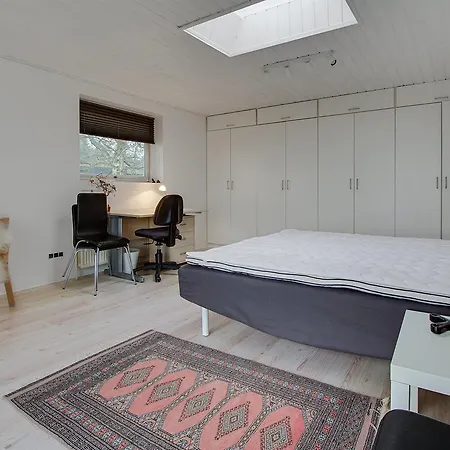 Three-bedroom Holiday In 펜션 *