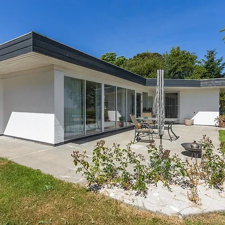 펜션 Three-bedroom Holiday In